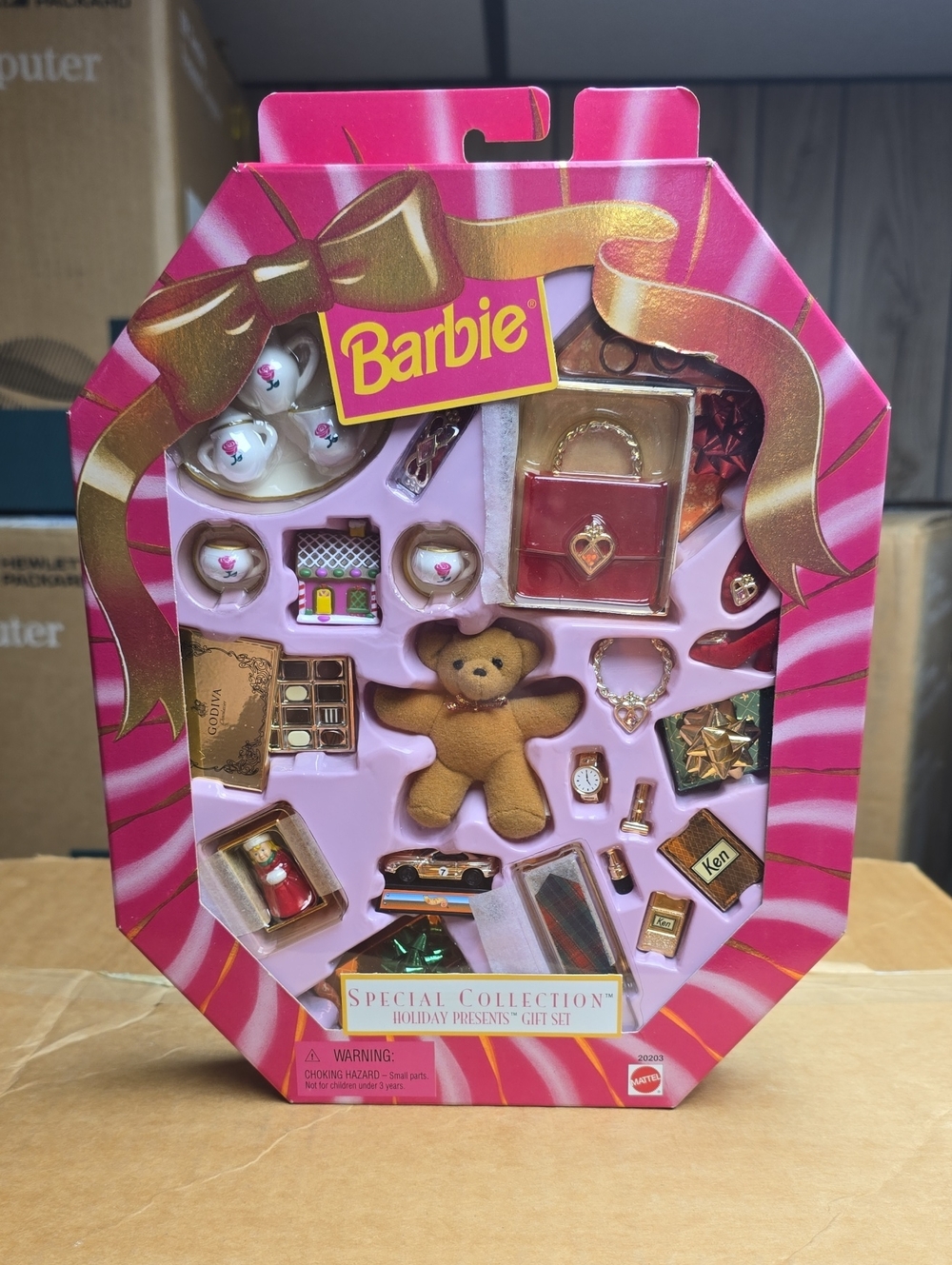Barbie Pink and Gold Special Collection  Holiday Presents Gift Set 1998 - Picture 3 of 13